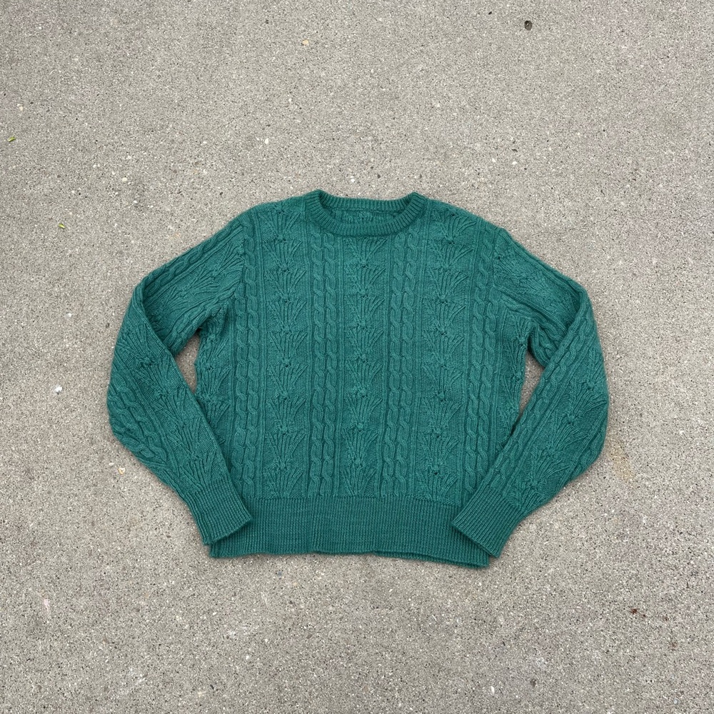 Vintage Sea Green Wool Cable Knit Sweater fits like a S or M Great Condition